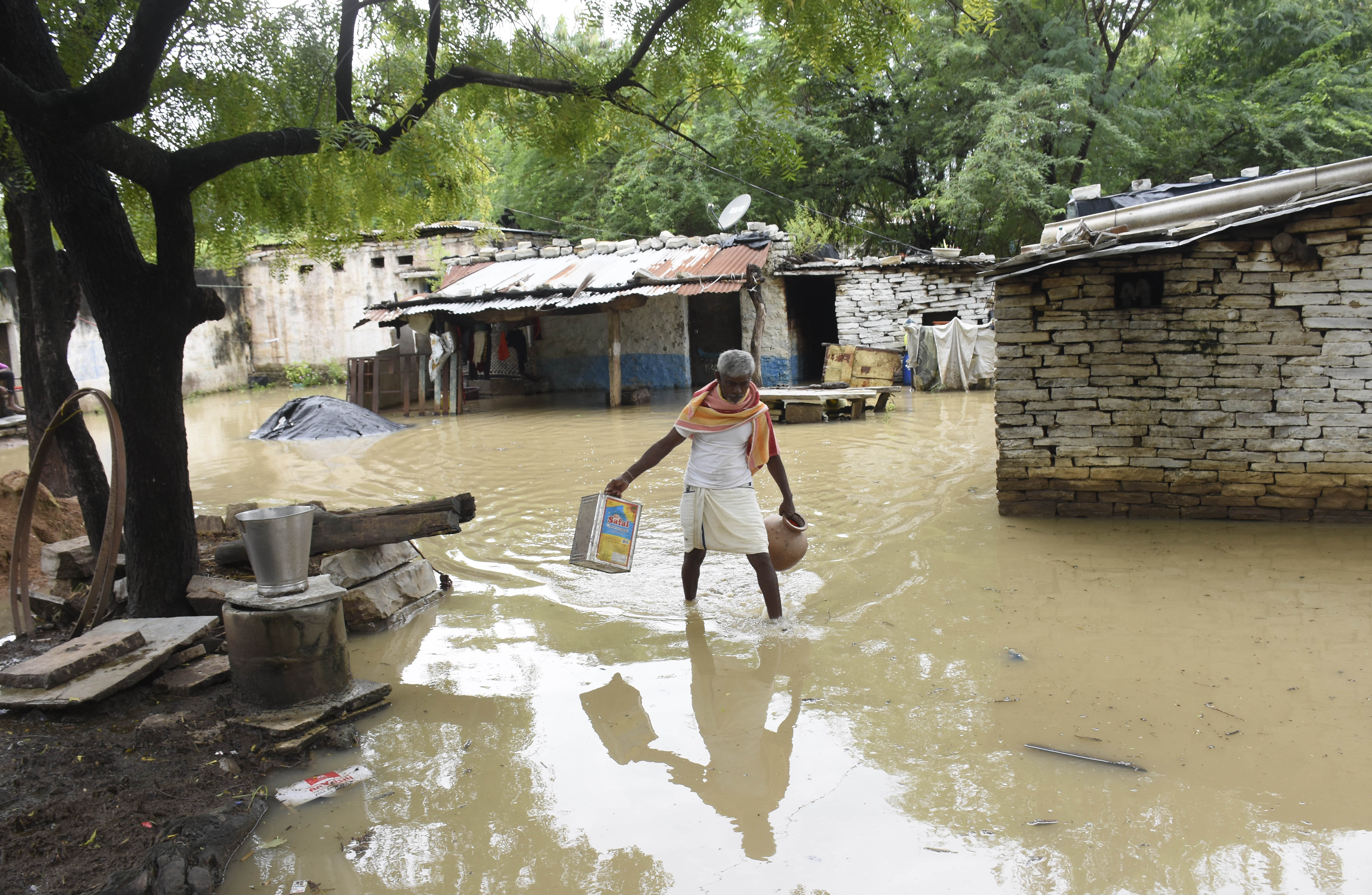 ಭೀಮಾ ನದಿ ಪ್ರವಾಹಕ್ಕೆ ಸಿಲುಕಿದ್ದ ಹುರಸಗುಂಡಗಿ ಗ್ರಾಮ   