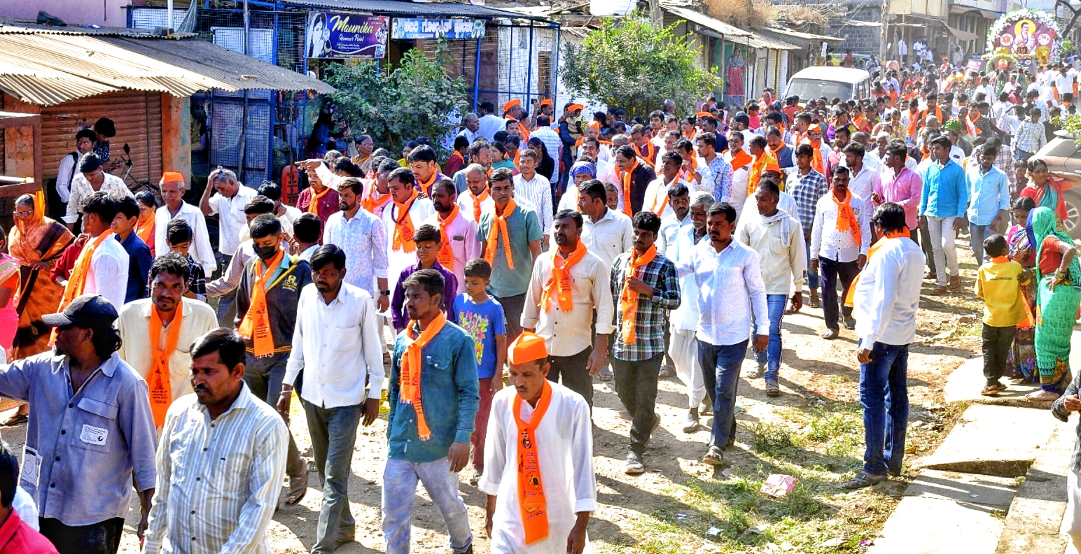 ಹುಲಸೂರ ಬೀದಿಗಳಲ್ಲಿ ಹರಿದು ಬಂದ ಬಸವಾಭಿಮಾನಿಗಳು