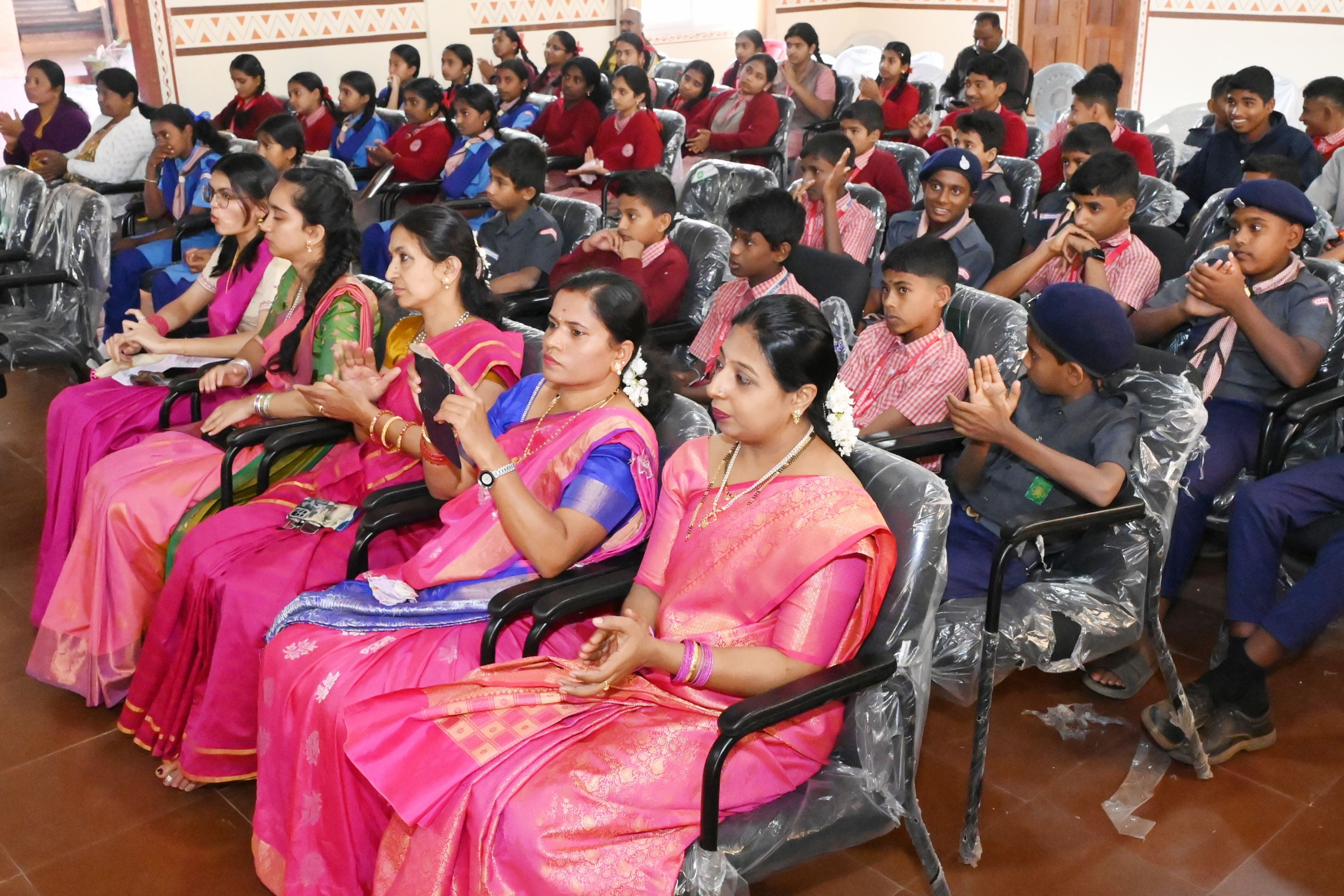 ಕಾರ್ಯಕ್ರಮದಲ್ಲಿ ಭಾಗವಹಿಸಿದ್ದ ಸಭಿಕರು