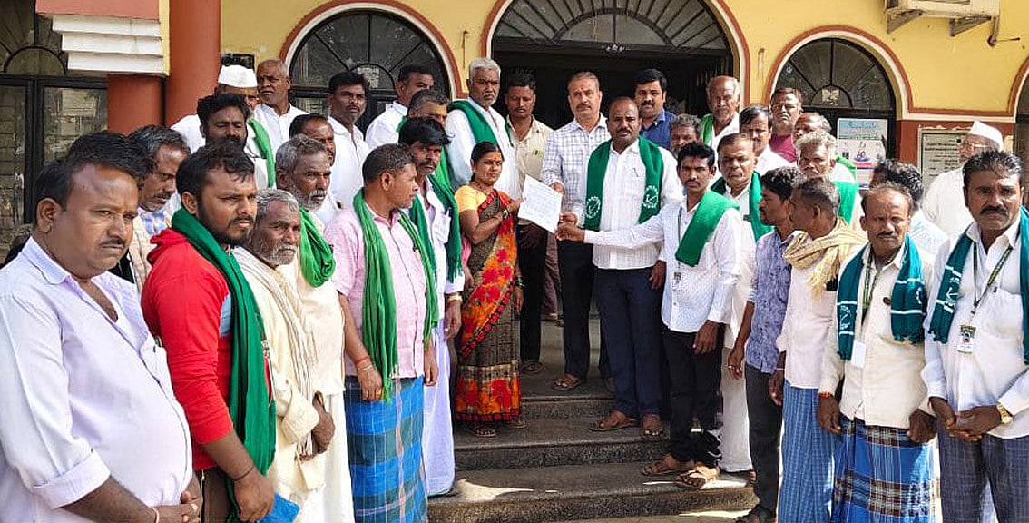 ಮುಂಡರಗಿ: ಅನಿಯಮಿತ ಮೆಕ್ಕೆಜೋಳ ಖರೀದಿಗೆ ಆಗ್ರಹ