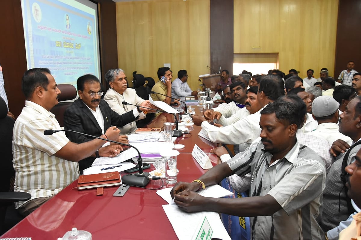 ಚಿಕ್ಕಬಳ್ಳಾಪುರ | ಅಂಬೇಡ್ಕರ್, ಬಾಬೂಜಿ ಭವನ ನಿರ್ಮಾಣಕ್ಕೆ ಸೂಚನೆ