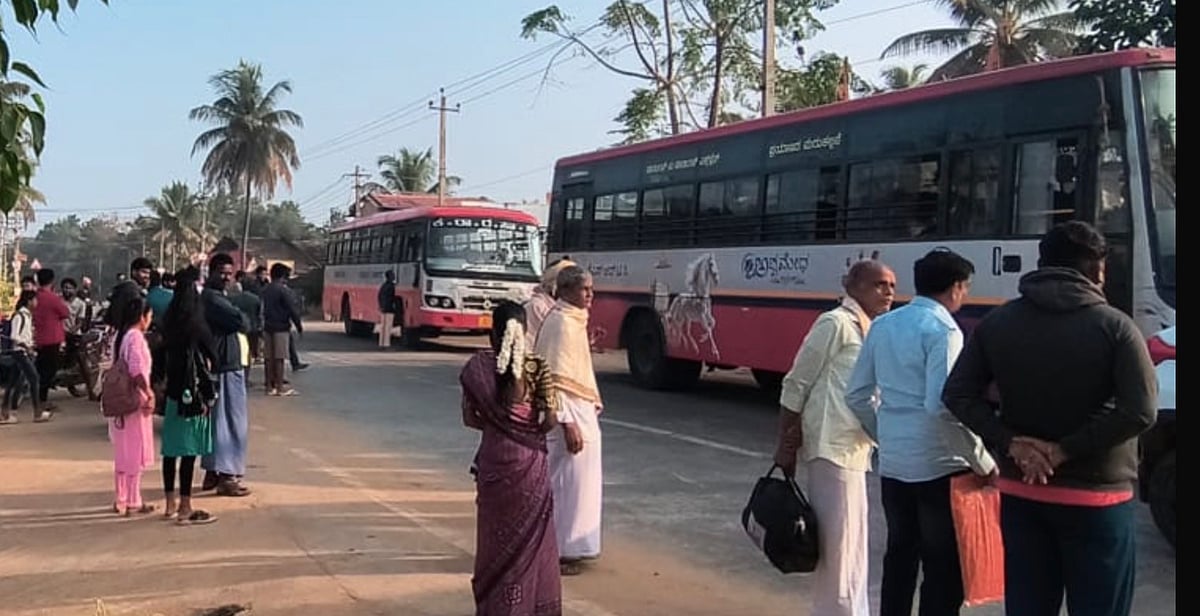 ಬಸ್ ಸಂಚಾರ ವ್ಯತ್ಯಯ:  ಪ್ರತಿಭಟನೆ