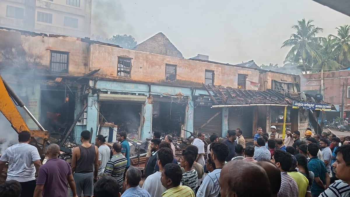 ಉಡುಪಿ: ಅಗ್ನಿ ಅನಾಹುತ; ಹಲವು ಅಂಗಡಿಗಳು ಭಸ್ಮ