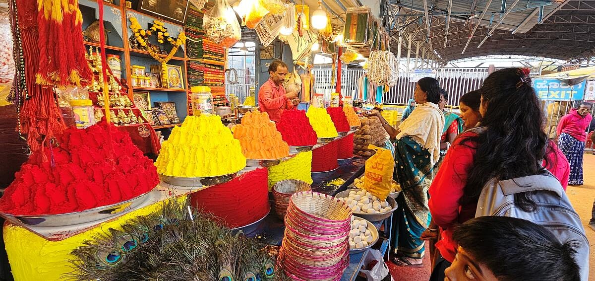 ಬನದ ಹುಣ್ಣಿಮೆ ಜಾತ್ರೆಗೆ ಯಲ್ಲಮ್ಮನಗುಡ್ಡ ಸಜ್ಜು
