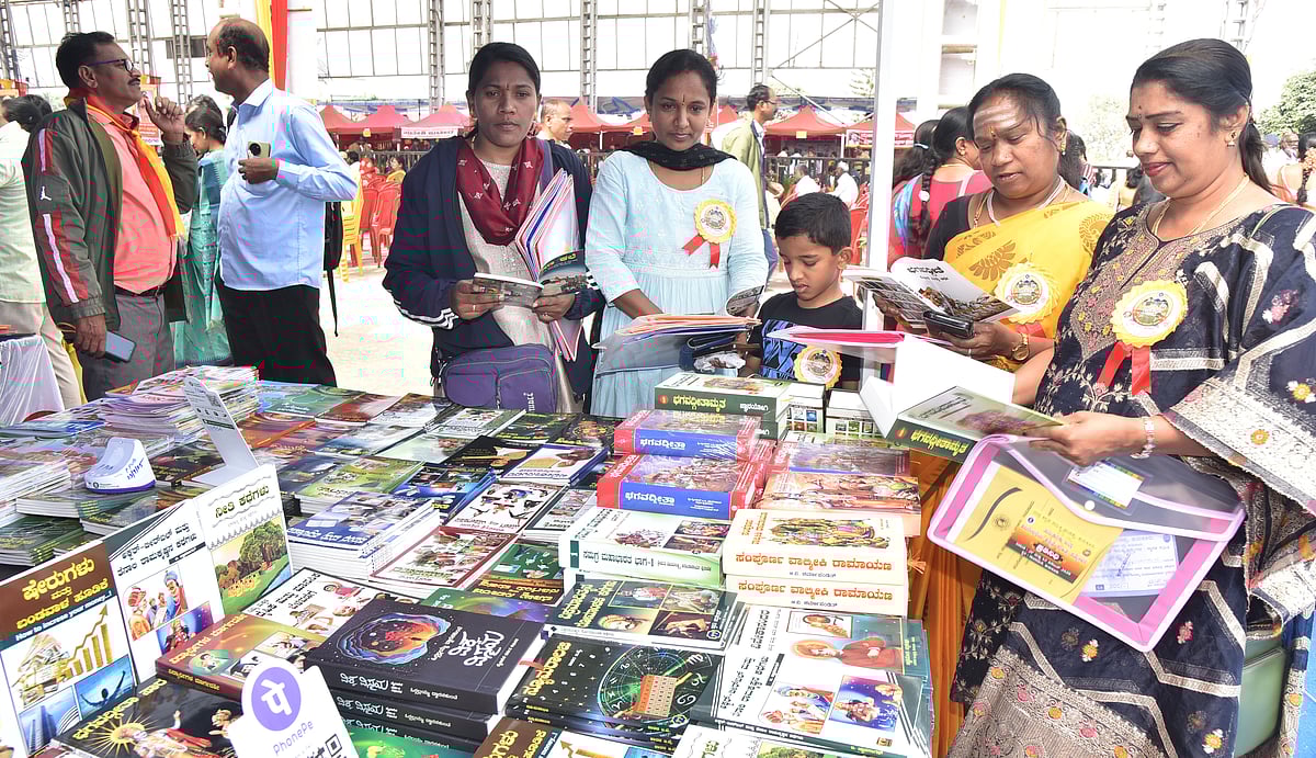 ರಿಯಾಯಿತಿ ದರದಲ್ಲಿ ಪುಸ್ತಕ ಮಾರಾಟ