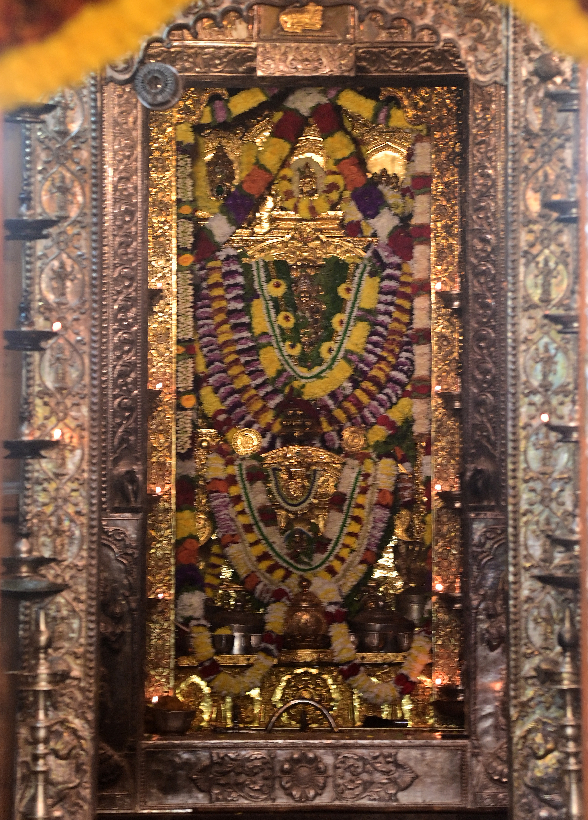 ವೈಕುಂಠ ಏಕಾದಶಿ ಪ್ರಯುಕ್ತ ಮಂಗಳೂರಿನ  ರಥಬಿದಿಯ ವೆಂಕಟರಮಣ ದೇವಸ್ಥಾನದಲ್ಲಿ ದೇವರಿಗೆ ವಿಶೇಷ ಅಲಂಕಾರ ಮಾಡಲಾಯಿತು ಪ್ರಜಾವಾಣಿ ಚಿತ್ರ