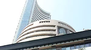 2025ರಲ್ಲಿ ಸೆನ್ಸೆಕ್ಸ್ ಶೇ 8ರಷ್ಟು ಗಳಿಕೆ: ಹೂಡಿಕೆದಾರರಿಗೆ ₹30 ಲಕ್ಷ ಕೋಟಿ ಲಾಭ