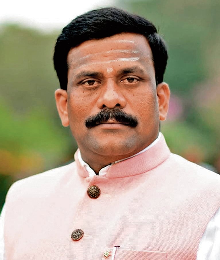 ವಿದ್ಯಾರ್ಥಿನಿಯರಿಗೆ ಋತುಚಕ್ರ ರಜೆ ನೀಡಿ: ಸಿದ್ದರಾಮಯ್ಯಗೆ ಶಶಿಧರ್ ಕೋಸಂಬೆ ಪತ್ರ