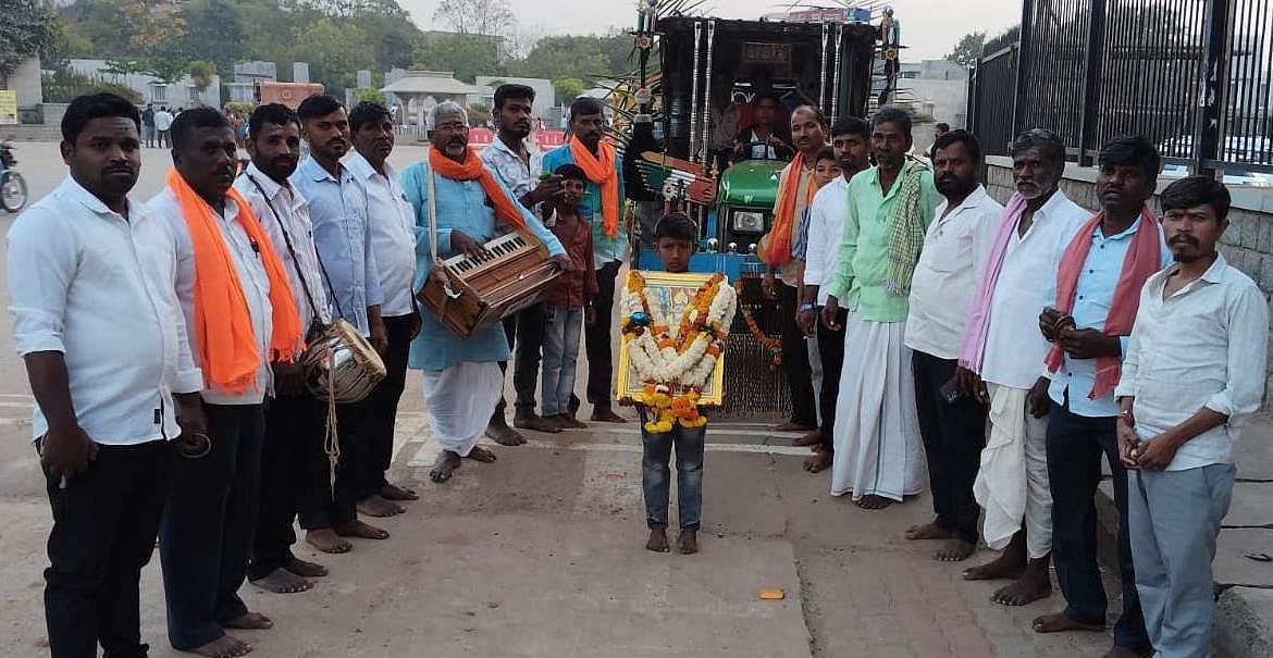ಯಲಬುರ್ಗಾ |ಗೆದಗೇರಿ ಭಕ್ತರಿಂದ ಗವಿಮಠಕ್ಕೆ ರೊಟ್ಟಿ, ಅಕ್ಕಿ ದೇಣಿಗೆ