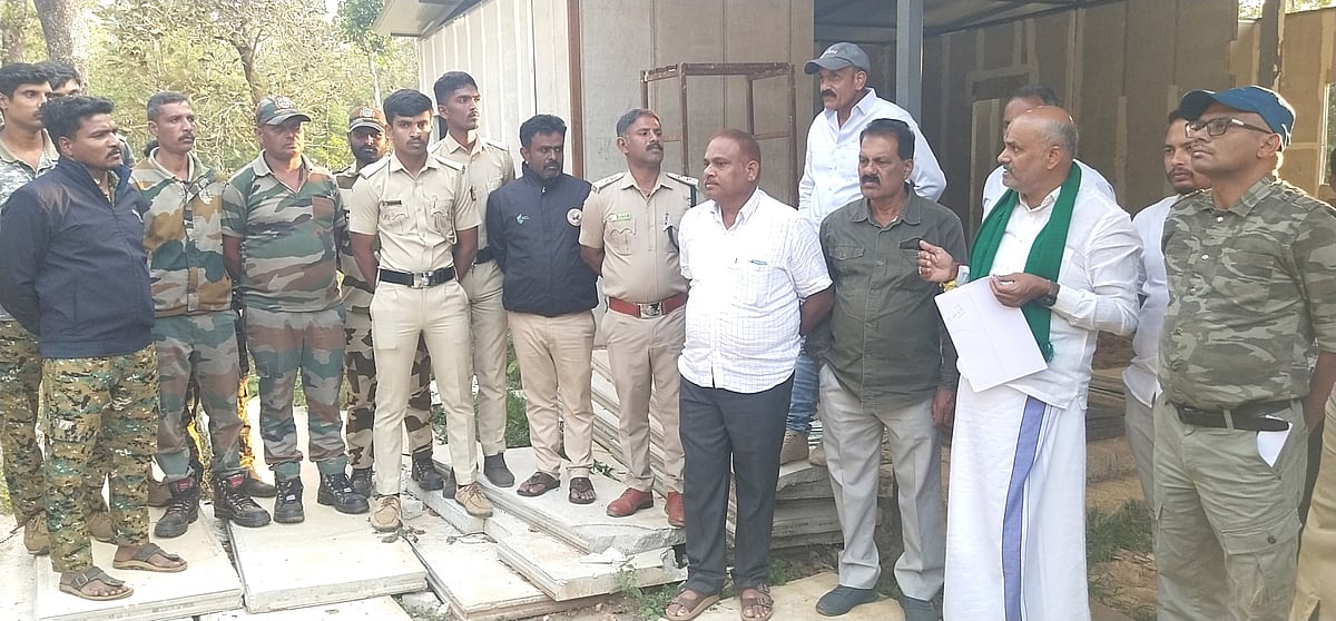 ಆನೆ ಕಾರ್ಯಪಡೆ ಸಿಬ್ಬಂದಿ ಹೆಚ್ಚಿನ ಕೆಲಸ ಮಾಡಿ: ಶಾಸಕ ಎಚ್.ಕೆ.ಸುರೇಶ್