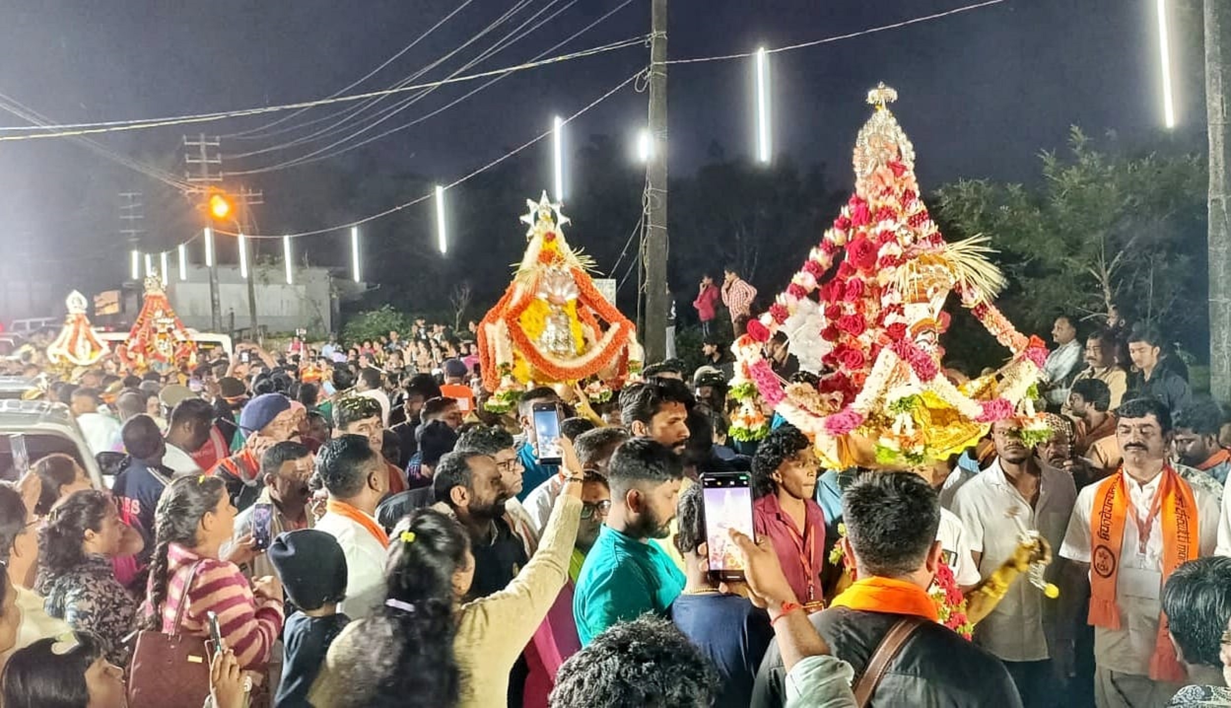ಮಡಿಕೇರಿಯಲ್ಲಿ ವಿಜೃಂಭಣೆಯಿಂದ ನಡೆದ ಕರಗೋತ್ಸವ