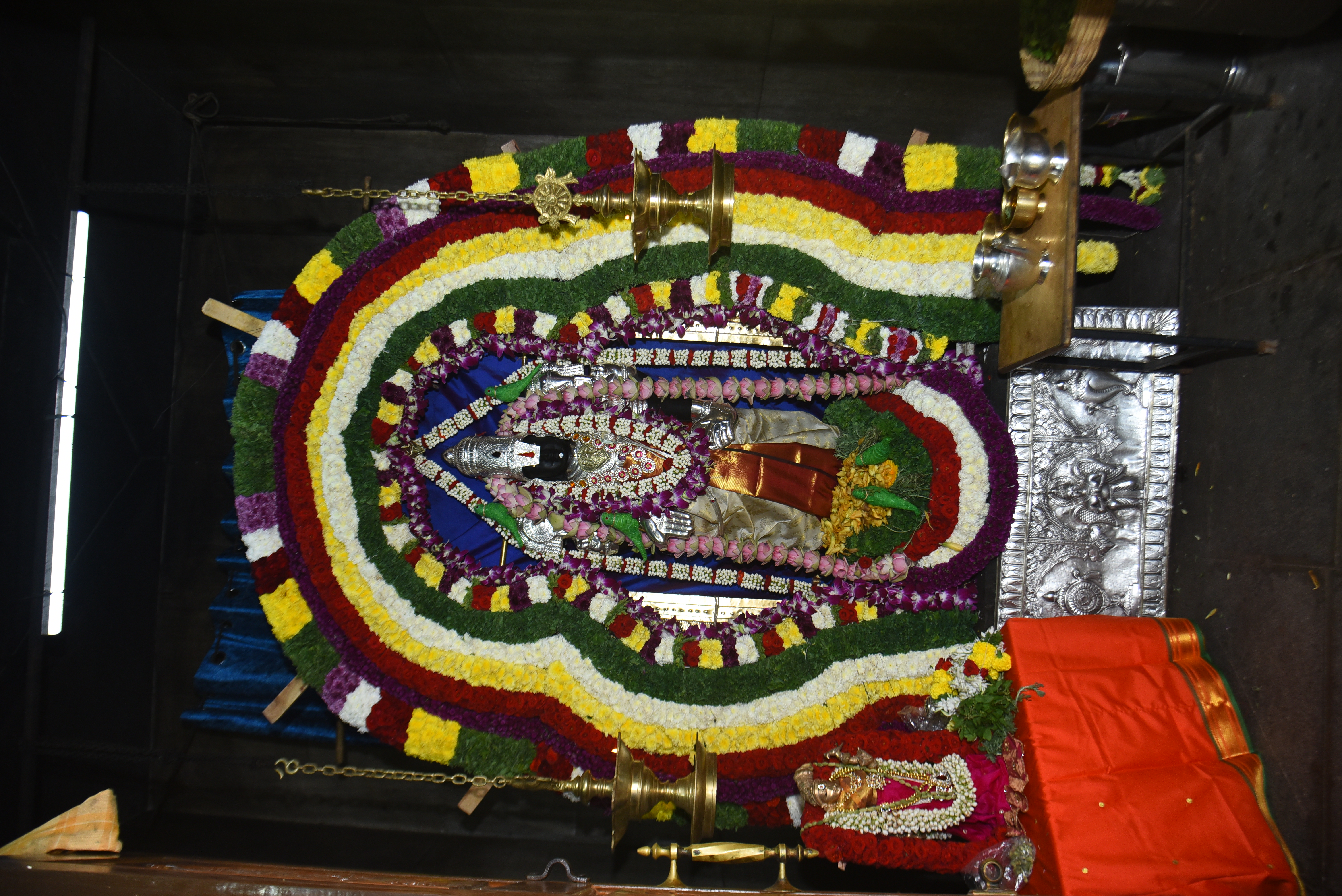 ಅಲಂಕಾರದಲ್ಲಿ ಕಂಗೊಳಿಸಿದ ಲಕ್ಷ್ಮಿ ವೆಂಕಟೇಶ್ವರಸ್ವಾಮಿ