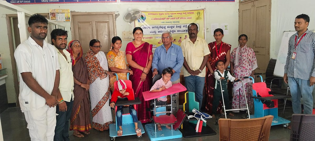 ಮುಧೋಳ | ಅಂಗವಿಕಲ ಮಕ್ಕಳಿಗೆ ಸಲಕರಣೆ ವಿತರಣೆ