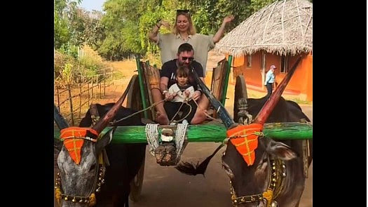 ಮಕ್ಕಳ ಭವಿಷ್ಯಕ್ಕಾಗಿ ಭಾರತದಲ್ಲಿ ನೆಲೆಸಲು ನಿರ್ಧರಿಸಿದ ರಷ್ಯಾ ಕಟುಂಬ: ವಿಡಿಯೊ