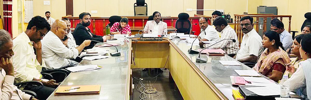 ಯೋಜನೆ ಹಣ ಸಾಲಕ್ಕೆ ಜಮೆ: ಆಕ್ರೋಶ