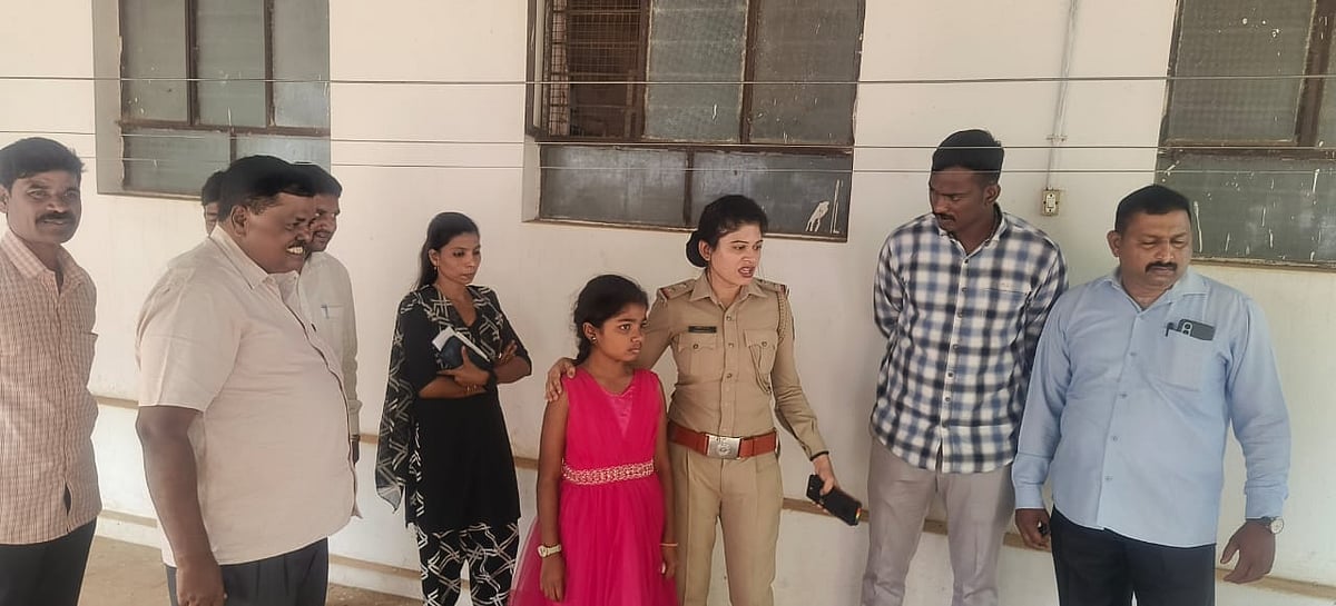 ಕೊಳ್ಳೇಗಾಲ: ಗರ್ಲ್ಸ್ ಹೋಂ ವಸತಿ ಶಾಲೆ ಬಾಲಕಿಗೆ ಕೋಲಿನಿಂದ ತಿವಿದು ಅಸಭ್ಯ ವರ್ತನೆ