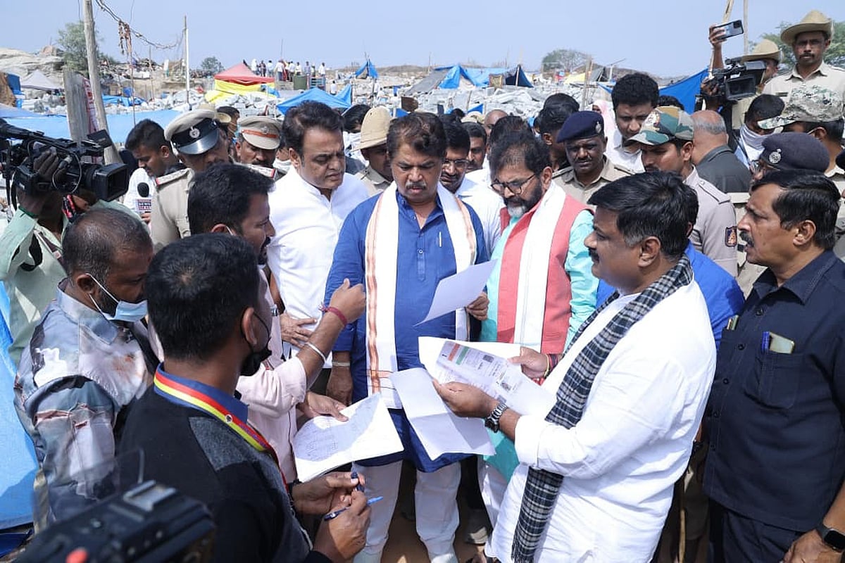 ನೆರೆ ಸಂತ್ರಸ್ತರಿಗೆ ಮನೆ ಯಾವಾಗ ನೀಡುತ್ತೀರಿ: ಸಿದ್ದರಾಮಯ್ಯಗೆ ಅಶೋಕ ಪ್ರಶ್ನೆ