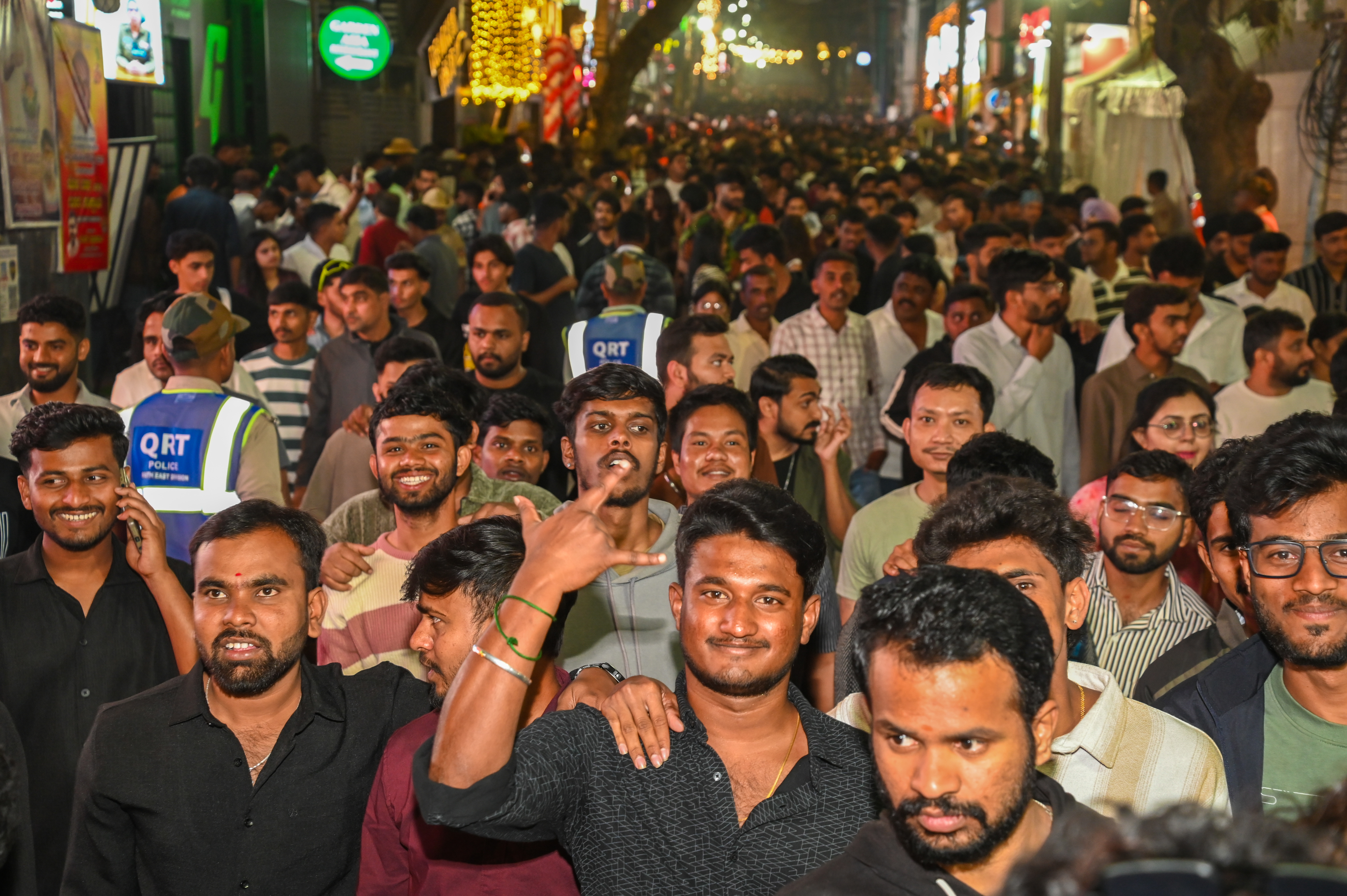 ಕೋರಮಂಗಲದಲ್ಲಿ ಹೊಸ ವರ್ಷದ ಸಂಭ್ರಮಾಚರಣೆಯಲ್ಲಿ ಕಂಡುಬಂದ ಜನಸ್ತೋಮ
ಪ್ರಜಾವಾಣಿ ಚಿತ್ರ: ಎಂ. ಎಸ್. ಮಂಜುನಾಥ್