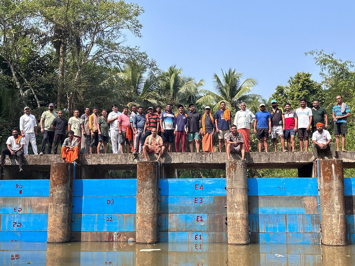 ಎಕ್ಕಾರು ಮಡಿವಾಳ ಕಟ್ಟೆಗೆ ಹಲಗೆ ಅಳವಡಿಕೆ