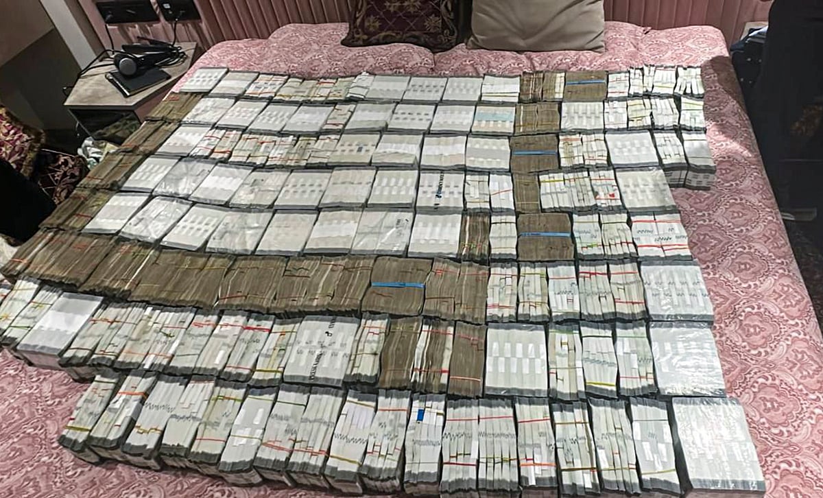 ದೆಹಲಿ: ₹5 ಕೋಟಿ ನಗದು, ₹8.8 ಕೋಟಿ ಮೌಲ್ಯದ ಆಭರಣ ಇ.ಡಿ ವಶಕ್ಕೆ