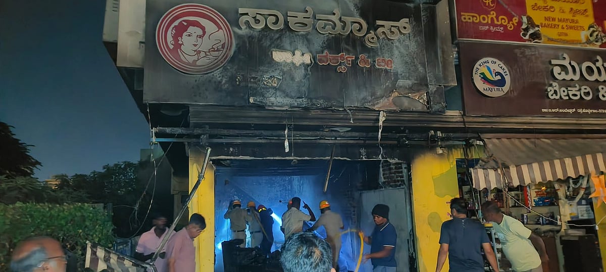 ಕೊಳ್ಳೇಗಾಲ: ವಿದ್ಯುತ್ ಅವಘಡದಲ್ಲಿ ಕಾಫಿ ಅಂಗಡಿಗೆ ಹಾನಿ