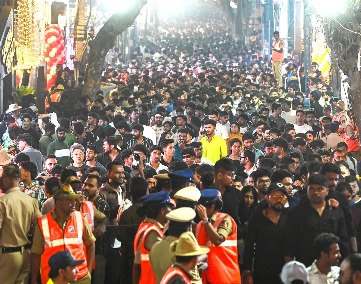 ಹೊಸ ವರ್ಷದ ಸಡಗರದಲ್ಲಿ ತೇಲಿದ ನಗರ: ಪಬ್‌, ಕ್ಲಬ್‌ಗಳಲ್ಲಿ ಕುಣಿದು–ನಲಿದು ಸಂಭ್ರಮ