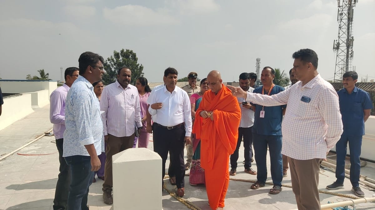 ಚಿಂತಾಮಣಿ ಸರ್ಕಾರಿ ಆಸ್ಪತ್ರೆಗೆ ನಿರ್ಮಲಾನಂದನಾಥ ಸ್ವಾಮೀಜಿ ಭೇಟಿ