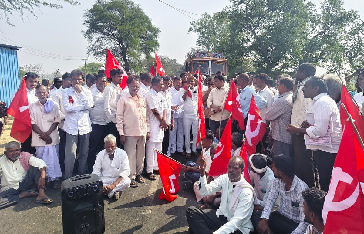ಕೊರವಿ ಕ್ರಾಸ್: ಸರ್ಕಾರಿ ಬಸ್ ನಿಲ್ಲಿಸಲು ಆಗ್ರಹ