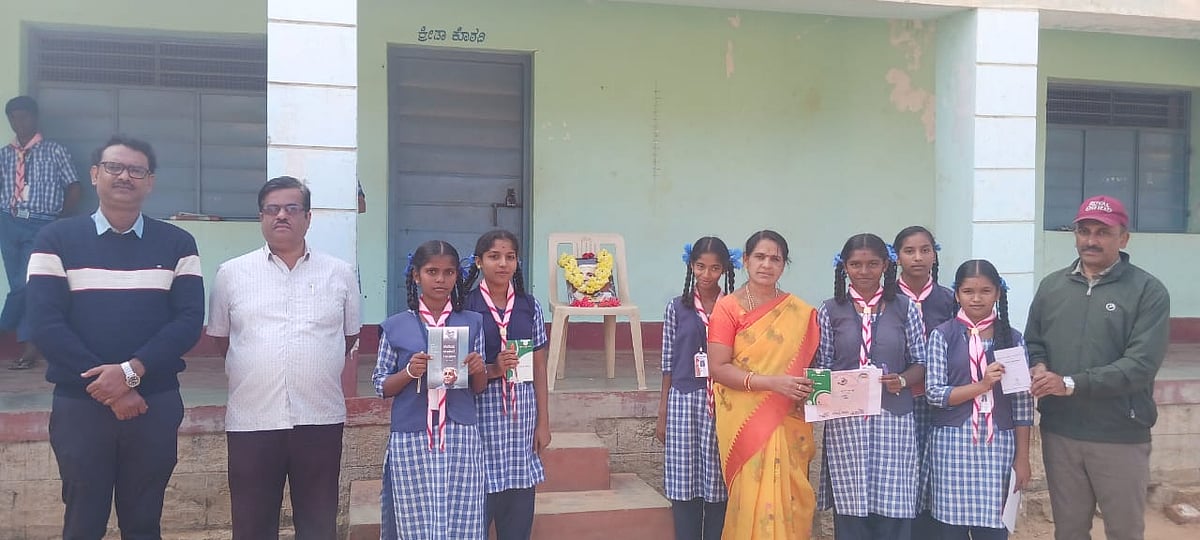 ಕುವೆಂಪು ಅವರ ಜಯಂತಿ ಅಂಗವಾಗಿ ಕವನ ಪ‍್ರಬಂಧ ಸ್ಪರ್ಧೆ: ವಿಜೇತರಿಗೆ ಬಹುಮಾನ