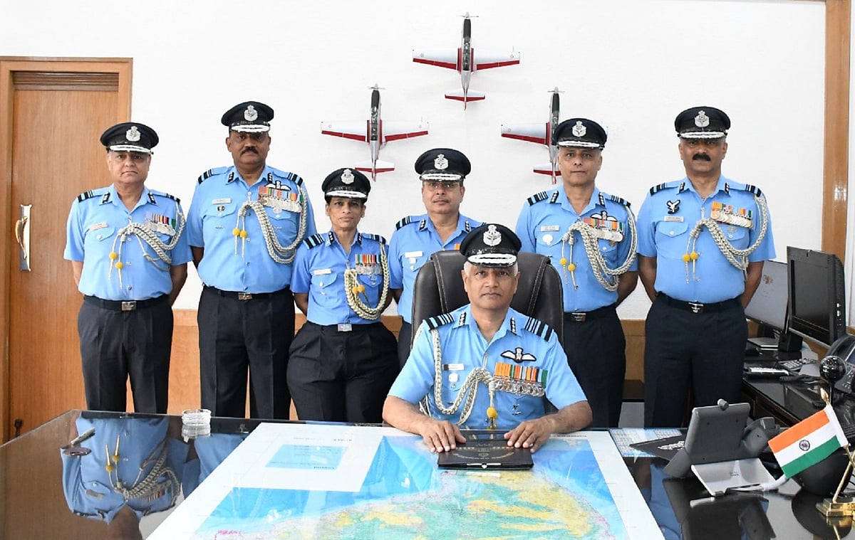 ಏರ್ ಮಾರ್ಷಲ್ ಸೀತೆಪಲ್ಲಿ ಶ್ರೀನಿವಾಸ್ ಕಮಾಂಡಿಂಗ್ ಇನ್ ಚೀಫ್