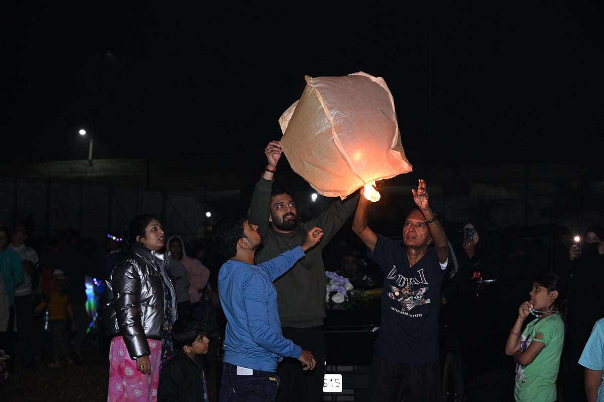 ಕಾರವಾರ: ಹೊಸ ವರ್ಷಕ್ಕೆ ಸಿಡಿದ ಪಟಾಕಿ, ಬೆಳಗಿದ ಕಂದೀಲು 