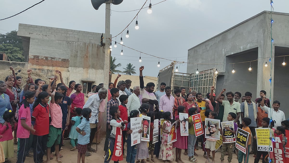 ಚಿಕ್ಕಬಳ್ಳಾಪುರ | ಕೆಪಿಎಸ್-ಮ್ಯಾಗ್ನೆಟ್ ಶಾಲೆ
ಕಾಡದಿಬ್ಬನೂರಿನಲ್ಲಿ ಪ್ರತಿಭಟನೆ