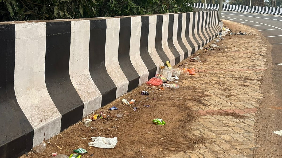 ಸಿಗಂದೂರು ಸೇತುವೆ ಮೇಲೆ ಪ್ಲಾಸ್ಟಿಕ್ ತ್ಯಾಜ್ಯ ಹಾಕಲು ಶುರು ಮಾಡಿದ ಪ್ರವಾಸಿಗರು!