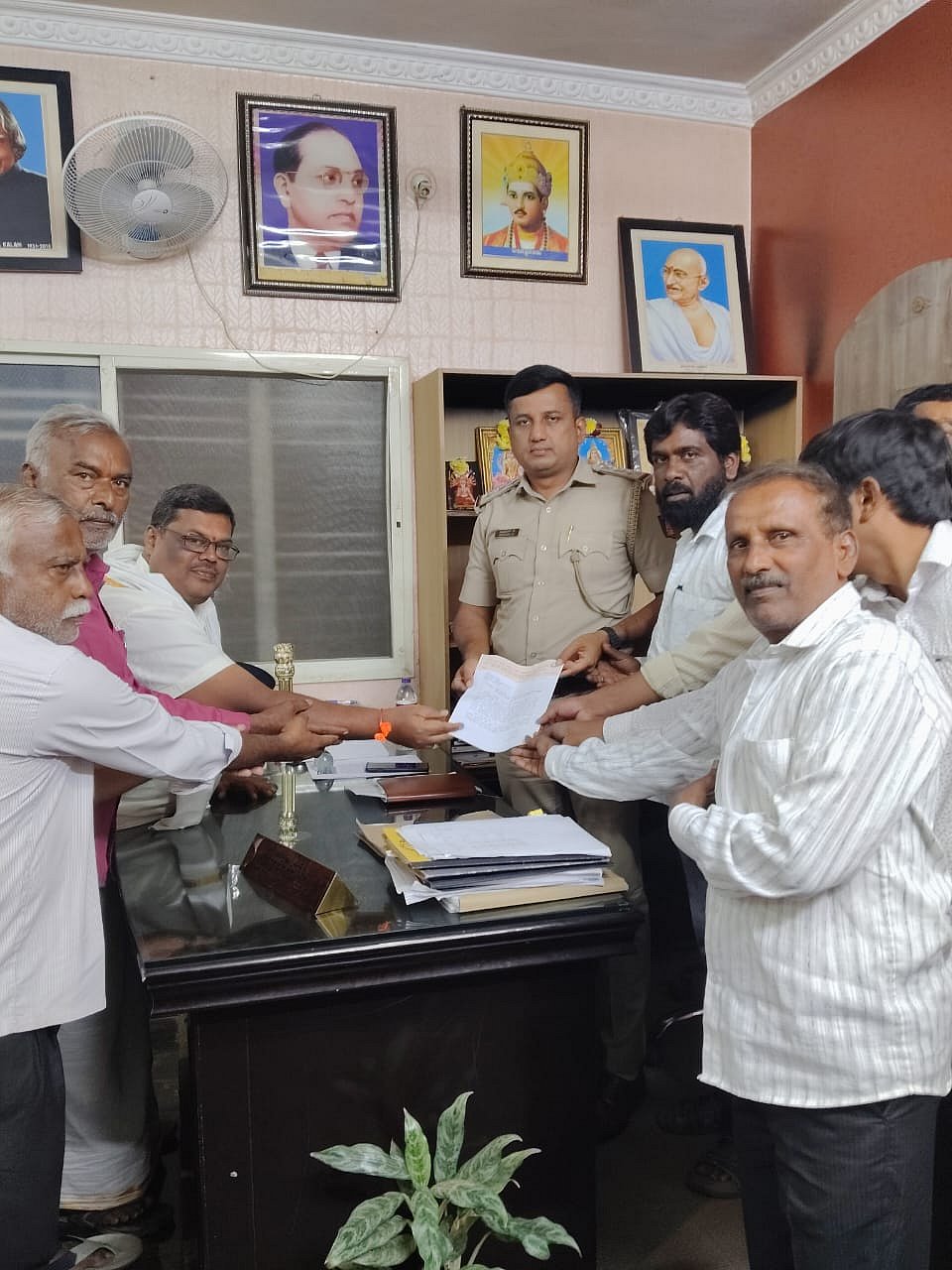 ಹಾರೋಹಳ್ಳಿ: ಅಕ್ರಮ ವಲಸಿಗರ ಪತ್ತೆಗೆ ಆಗ್ರಹ 