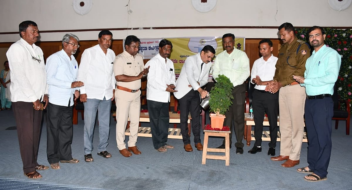 ಬೈಕ್‌ ಓಡಿಸುವಾಗ ಹೆಲ್ಮೆಟ್‌ ಧರಿಸುವುದು ಕಡ್ಡಾಯ: ಎಸ್‌ಪಿ ಮಹಾಂತೇಶ ಸಜ್ಜನರ