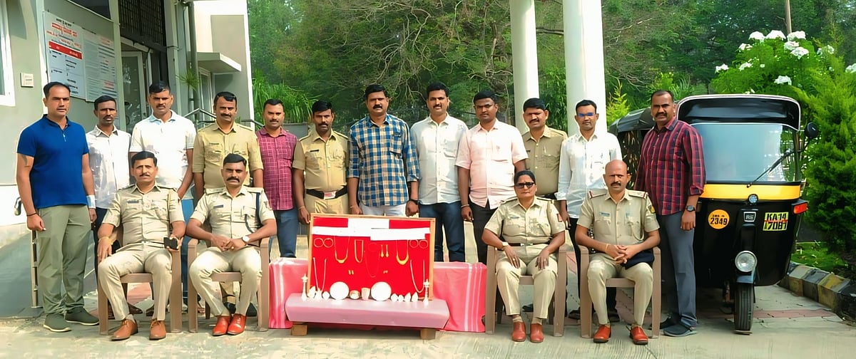 ಆಭರಣ ಕಳವು: ಪ್ರಕರಣ ದಾಖಲಾದ 12 ಗಂಟೆಯಲ್ಲಿ ಆರೋಪಿಗಳ ಸೆರೆ