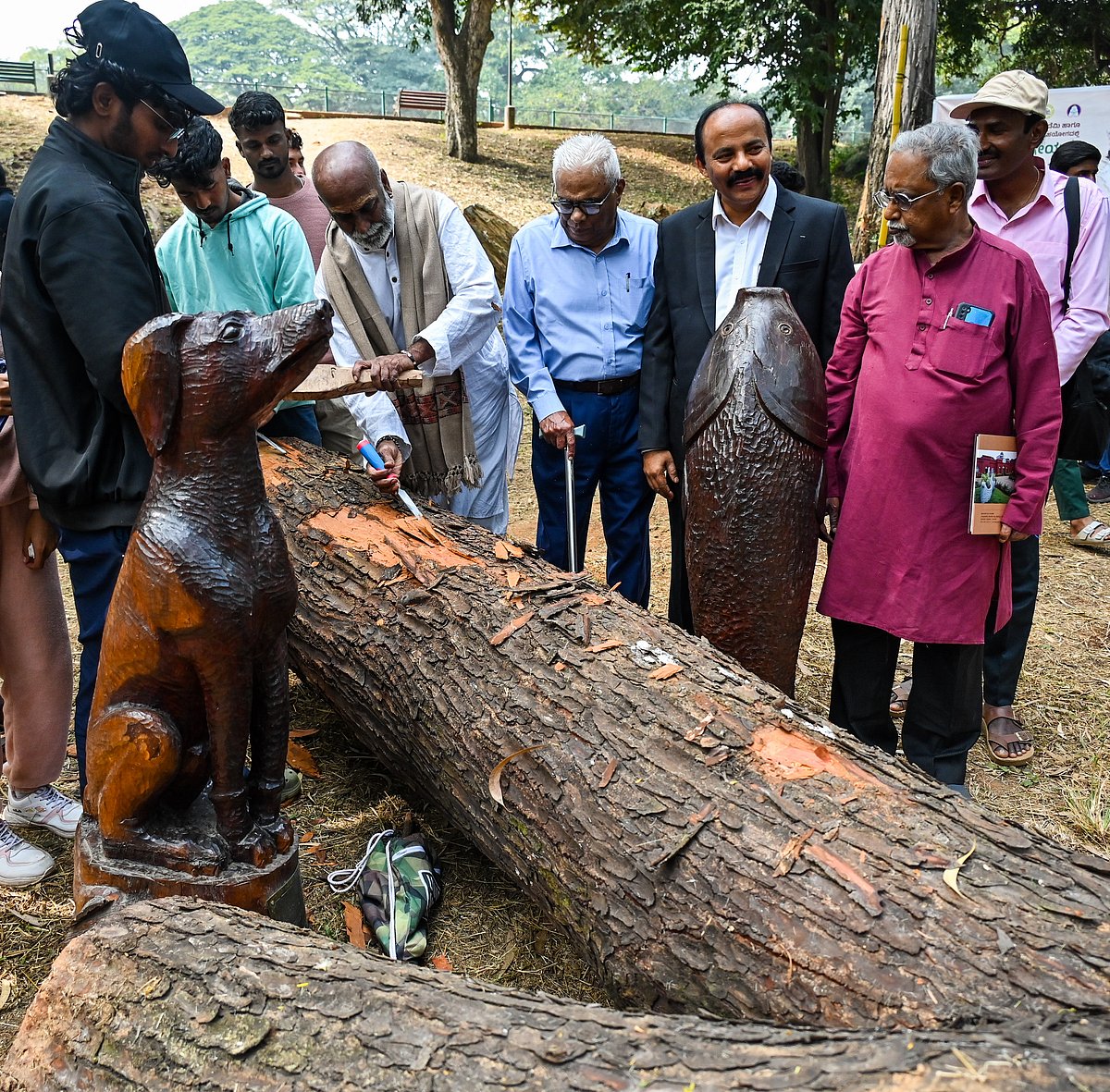 ಲಾಲ್‌ಬಾಗ್‌: ಅಳಿದ ಮರಗಳಿಂದ ಕಾಷ್ಠಶಿಲ್ಪ ಕಲಾಕೃತಿ
