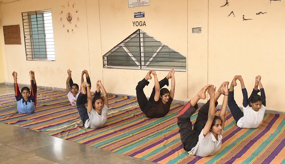 ಕರ್ನಾಟಕ ವಿಶ್ವವಿದ್ಯಾಲಯ: ಕ್ರೀಡಾಪಟುಗಳ ದಿನಭತ್ಯೆಗೆ ಕತ್ತರಿ; ಆಕ್ಷೇಪ