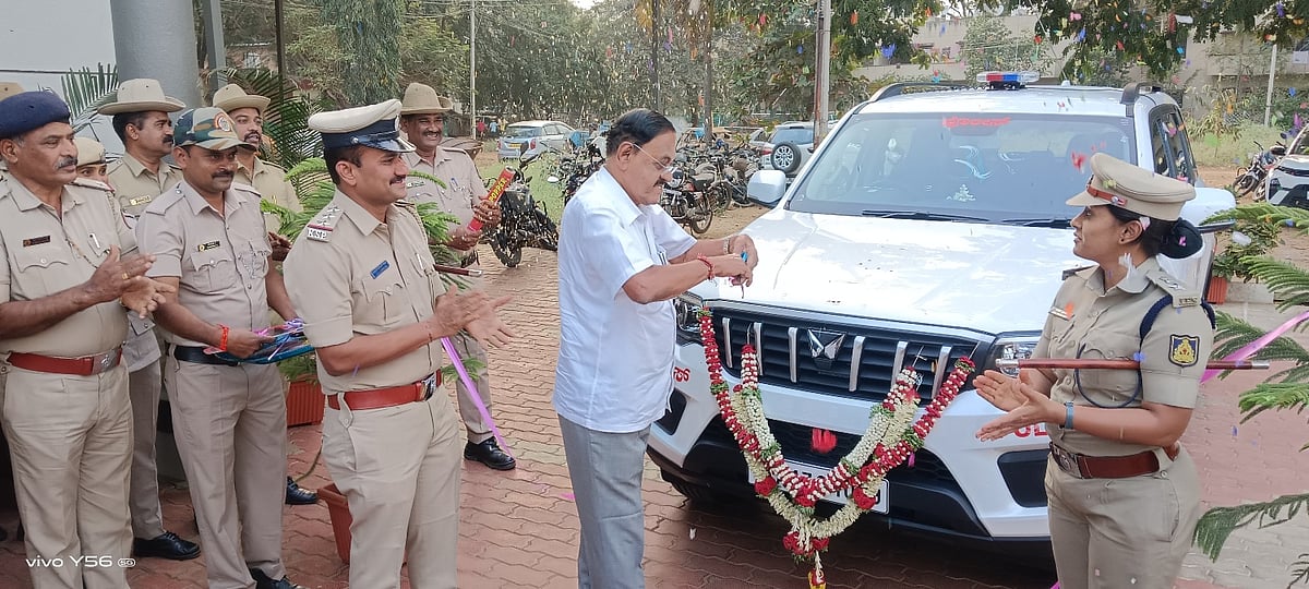 ಹೊನ್ನಾಳಿ ಪೊಲೀಸ್ ಠಾಣೆಗೆ ನೂತನ ಕಾರು