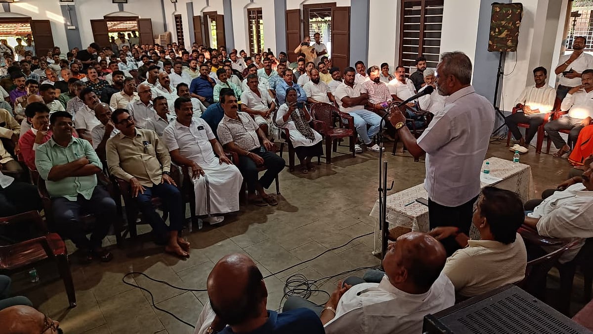 ಕಂಬಳದಲ್ಲಿ ಗುಣಪಾಲ ಕಡಂಬರಿಗೆ ಅವಮಾನ: ಲೋಕೇಶ್ ಶೆಟ್ಟಿ ವಜಾಗೊಳಿಸಲು ಆಗ್ರಹ