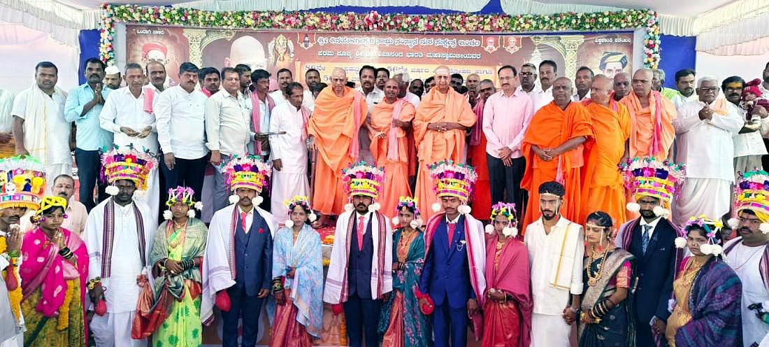 ಸತಿಪತಿ ಪರಸ್ಪರ ಹೊಂದಾಣಿಕೆಯಿಂದ ಜೀವನ ಸಾಗಿಸಿ: ಶಾಸಕ ಮಹಾಂತೇಶ ಕೌಜಲಗಿ 