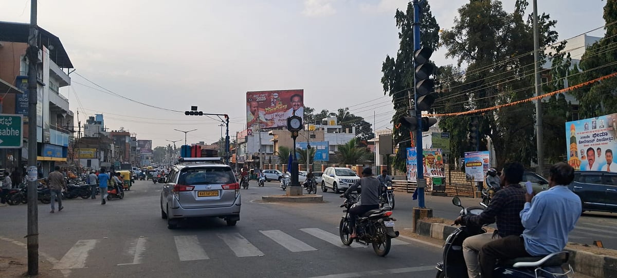 ತುಮಕೂರು: ಸಂಚಾರ ದೀಪಗಳ ಕಣ್ಣಾಮುಚ್ಚಾಲೆ 