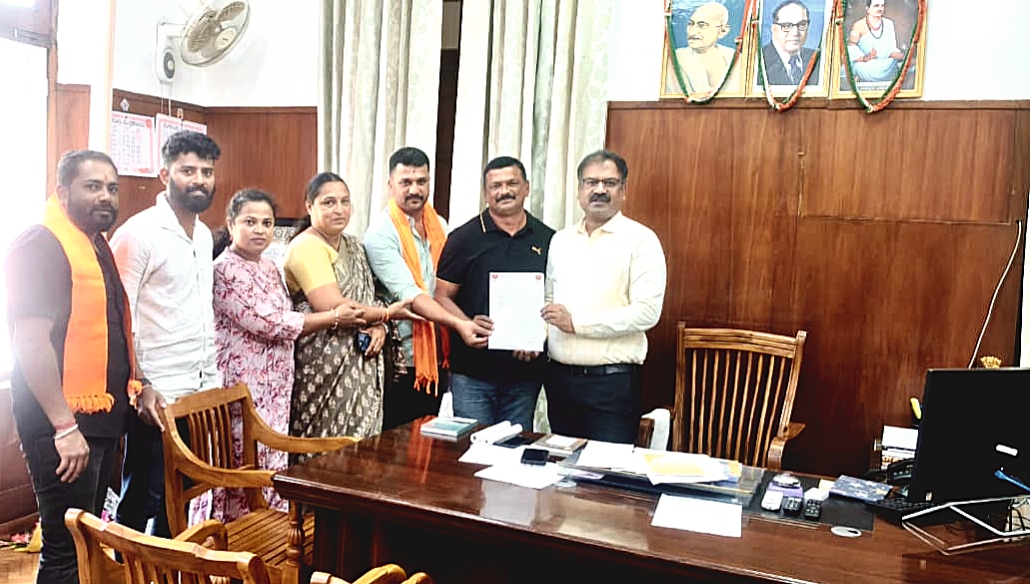 ಬಾಂಗ್ಲಾ ಅಕ್ರಮ ವಲಸಿಗರನ್ನು ಹೊರ ಹಾಕುವಂತೆ ಬಿಜೆಪಿ ಮಂಡಲ ಮತ್ತು ಹೋಬಳಿ ಘಟಕದ ವತಿಯಿಂದ ಜಿಲ್ಲಾಧಿಕಾರಿ ನಾಗರಾಜ್ ರವರಿಗೆ ಮನವಿ ಸಲ್ಲಿಸಲಾಯಿತು