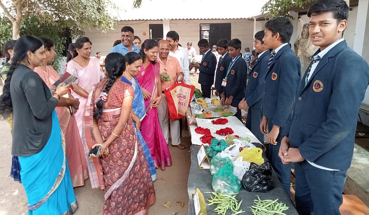 ಗಮನ ಸೆಳೆದ ಆಹಾರ ಮೇಳ, ಮಕ್ಕಳ ಸಂತೆ: ಭರ್ಜರಿ ವ್ಯಾಪಾರ ಮಾಡಿದ ವಿದ್ಯಾರ್ಥಿಗಳು