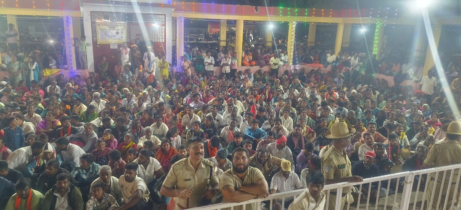 ಚಿಕ್ಕಲ್ಲೂರು ಜಾತ್ರೆಯಲ್ಲಿ ಭಾಗವಹಿಸಿದ್ದ ಭಕ್ತರು