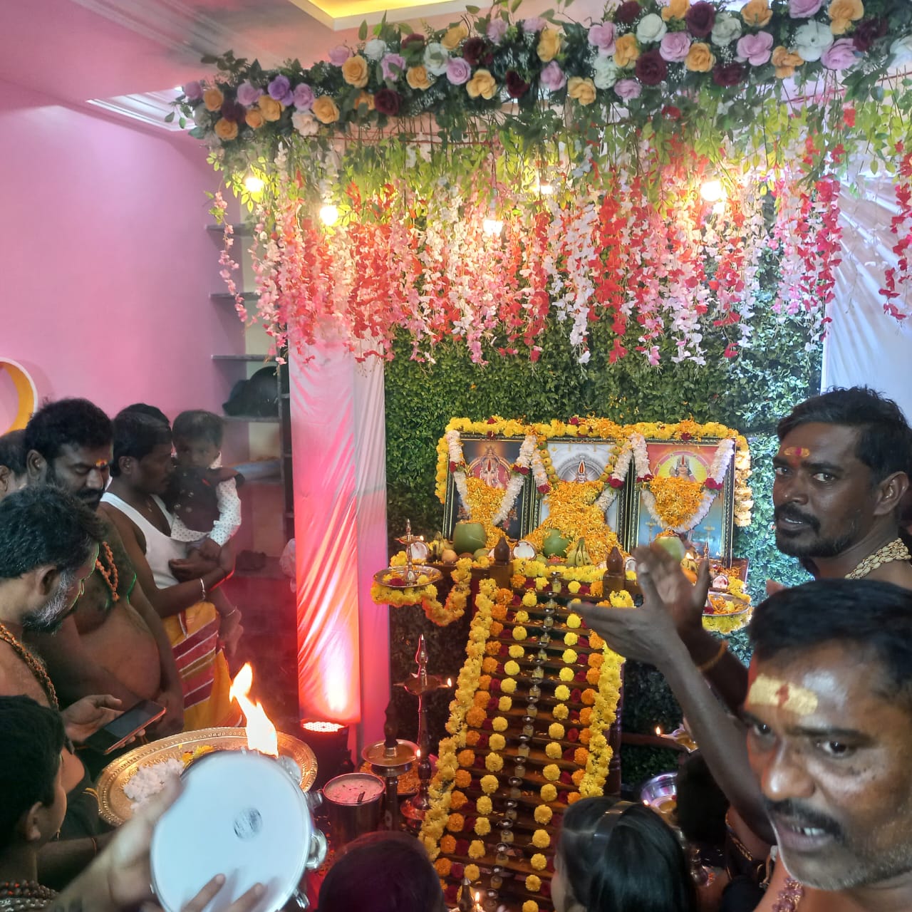 ಕನಕಗಿರಿಯ ಶಾಮೀದಸಾಬ ಗುರಿಕಾರ ಅವರ ಮನೆಯಲ್ಲಿ ಶಬರಿಮಲೆ ಸ್ವಾಮಿ ಅಯ್ಯಪ್ಪನ ಪೂಜೆ ಕಾರ್ಯಕ್ರಮ ಶನಿವಾರ ನಡೆಯಿತು