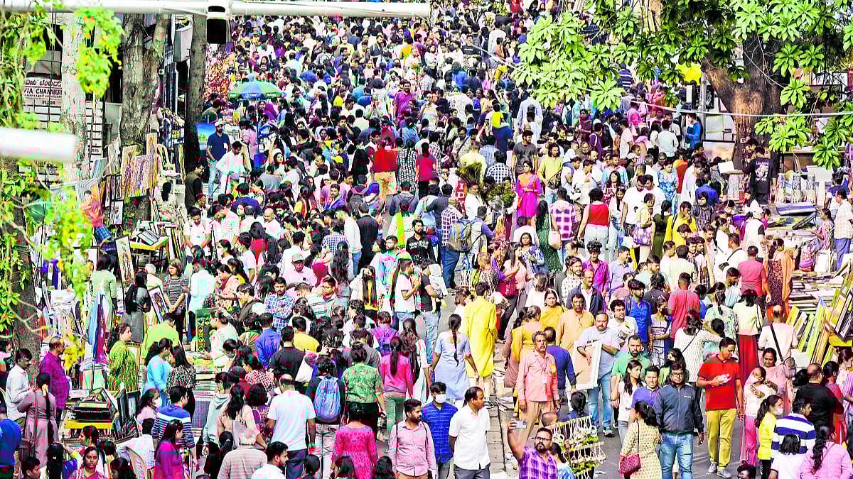 ಚಿತ್ರಕಲಾ ಪರಿಷತ್‌ನಲ್ಲಿ ಚಿತ್ರಸಂತೆ: ವಾಹನ ದಟ್ಟಣೆ ತಡೆಗೆ ಮಾರ್ಗ ಬದಲಾವಣೆ