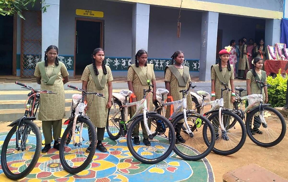ಸರ್ಕಾರಿ ಶಾಲೆಯಲ್ಲಿ ಸೈಕಲ್‌ ಲೈಬ್ರರಿ; ಸಾರಿಗೆ ಸಮಸ್ಯೆಗೆ ವಿನೂತನ ಪರಿಹಾರ