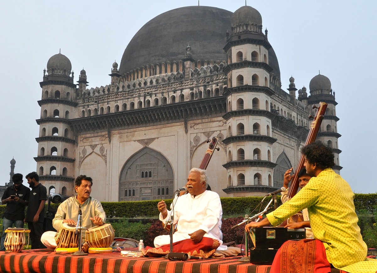ಗೋಳಗುಮ್ಮಟದ ಅಂಗಳದಲ್ಲಿ ‘ಕಲಾಧಾರಾ’ ವೈಭವ