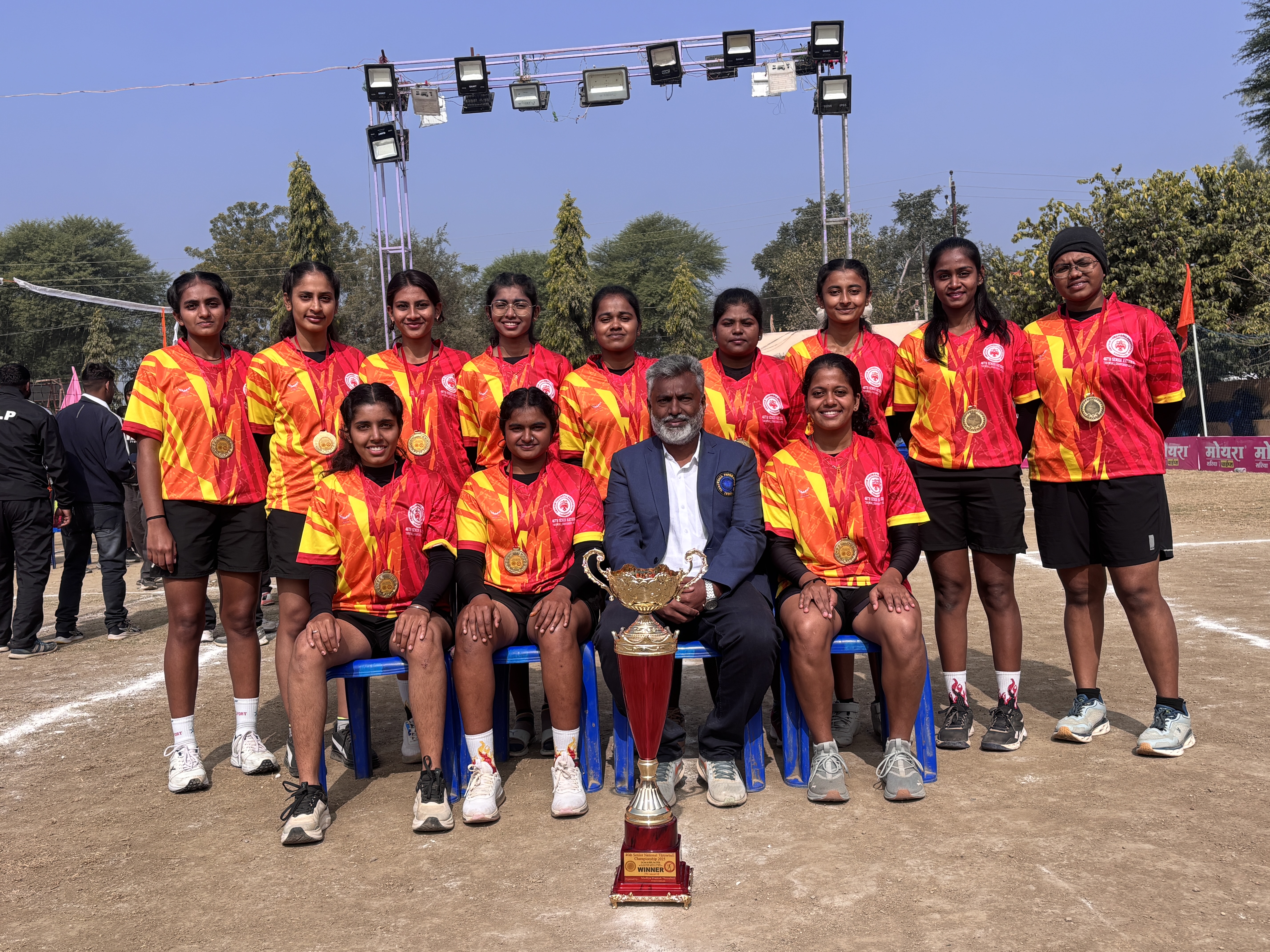 ಚಾಂಪಿಯನ್‌ ಆದ ಕರ್ನಾಟಕ ಮಹಿಳೆಯರ ಥ್ರೋಬಾಲ್‌ ತಂಡ. (ನಿಂತವರು) ಎಡದಿಂದ: ಪ್ರತ್ಯಕ್ಷಾ ಡಿ ಮಧುರಾ ಸಿ ಅನಿಷ್ಕಾ ಎಸ್‌ ಅನಾಮಿಕಾ ವಿ.ಎಸ್‌ ರಾಜಲಕ್ಷ್ಮಿ ಜಿ.ಎಂ ಪವಿತ್ರಾ ಎಸ್‌ ಯಶಸ್ವಿನಿ ಗೌಡ ಅನ್ನಿ ಶ್ಯಾರನ್‌ ಎಸ್‌ ಲಿಖಿತಾ ರೆಡ್ಡಿ (ಕುಳಿತವರು) ಮನೀಶಾ ಸುಥಾರ್‌ ಕಾವ್ಯಶ್ರೀ ಕೆ.ಜಿ. (ನಾಯಕಿ) ಗೋವಿಂದರಾಜ್‌ (ಭಾರತ ಥ್ರೋಬಾಲ್‌ ಒಕ್ಕೂಟದ ಪ್ರಧಾನ ಕಾರ್ಯದರ್ಶಿ) ಶ್ರೇಯಾ ಶೆಟ್ಟಿ